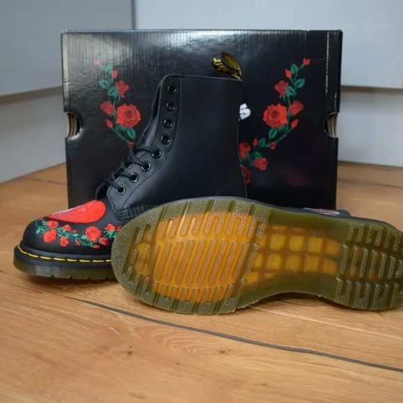 Dr MARTENS 1460 PASCAL HEARTS Black Red Embroid - Picture 5 of 12